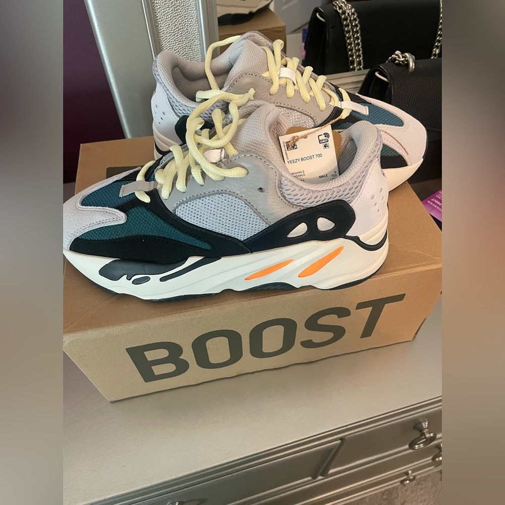 Adidas Yeezy 700 wave runners size 5.5